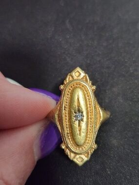 Avon Kensington Gold Tone Oval Shield Ring with Clear Accent